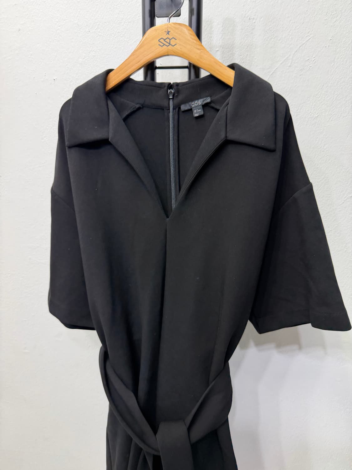 정품) COS 코스 블랙 벨트 점프수트 M 상품이미지3