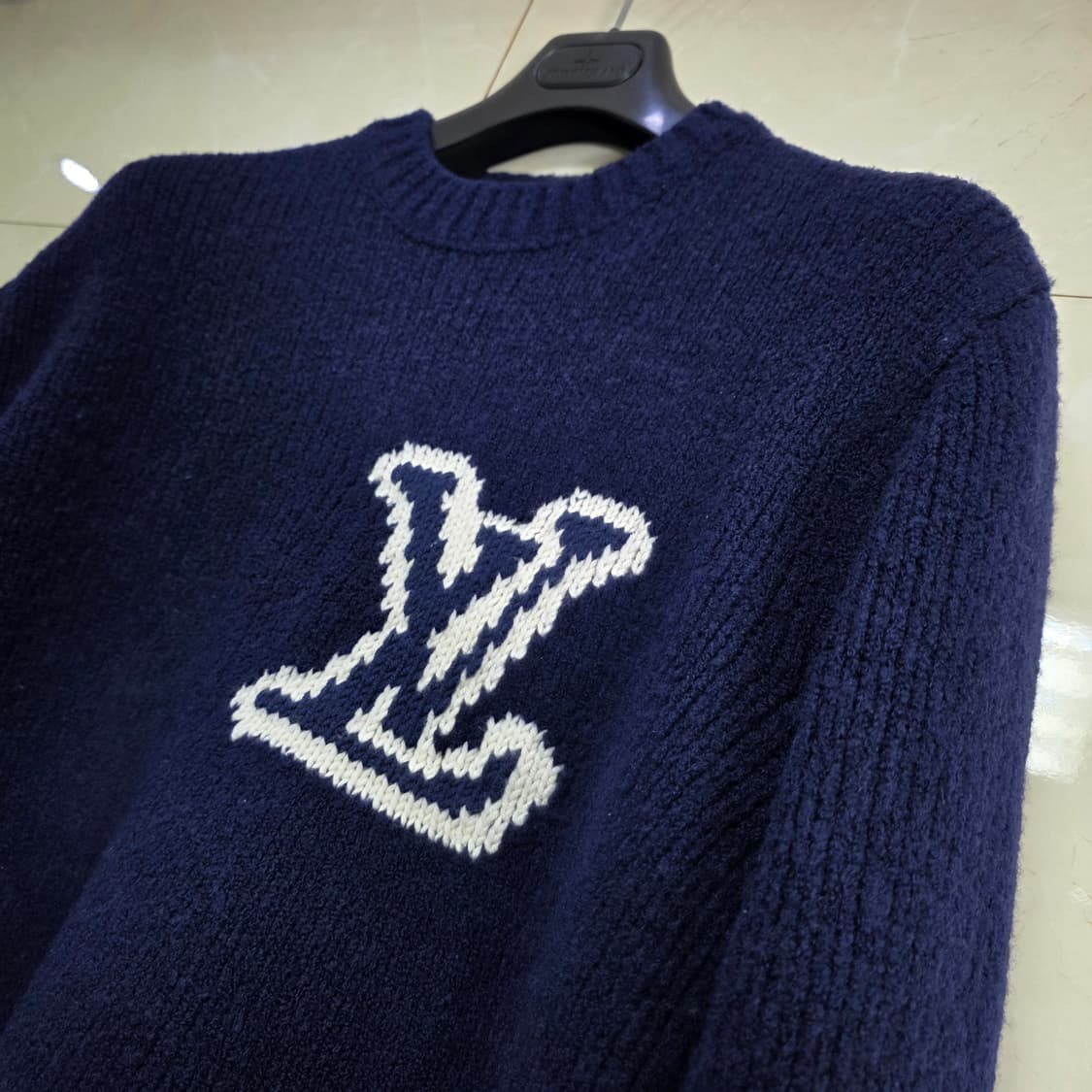 {클로젯}[M][26F/w백화점판]루이비통 LV 인타르시아 크루넥 니트 상품이미지3