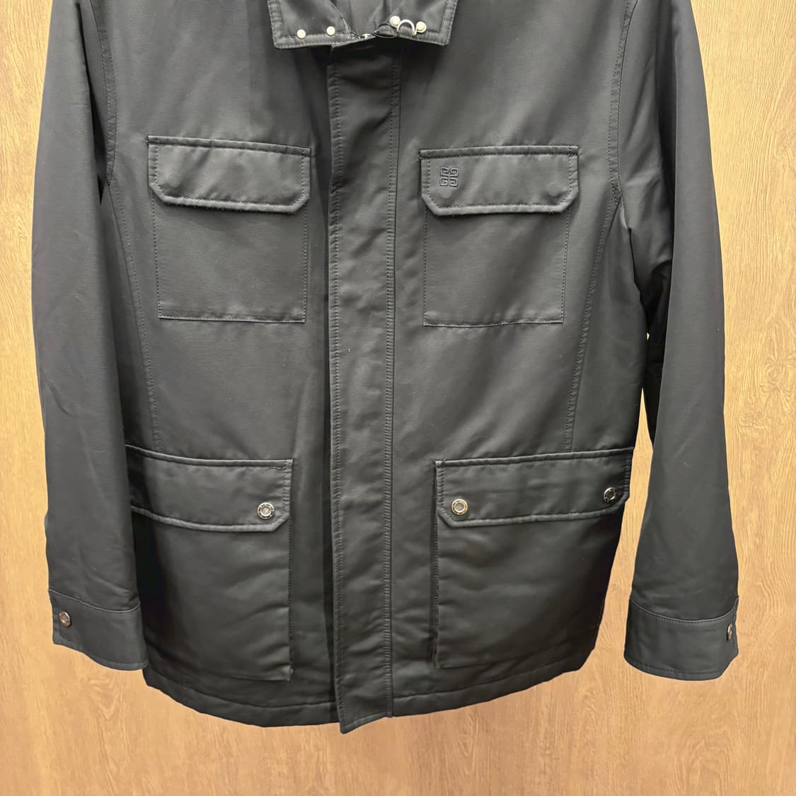 지방시 하이넥 자켓 히든 플래킷 안감 퀄팅 디테일 레귤러핏 블랙 상품이미지5