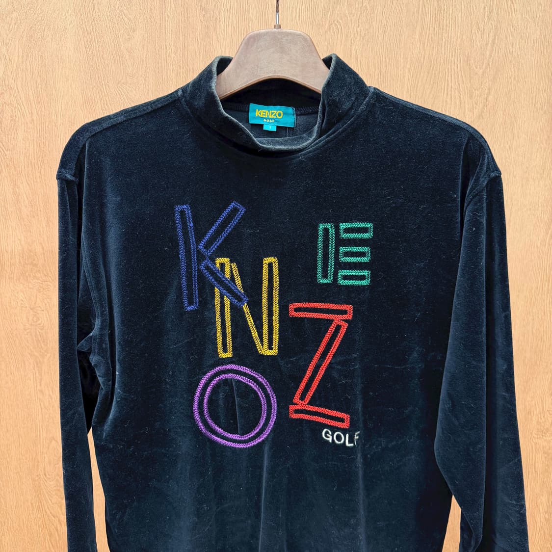 겐조 골프 하프넥 긴팔 티셔츠 로고 자수 디테일 레귤러핏 블랙 상품이미지4