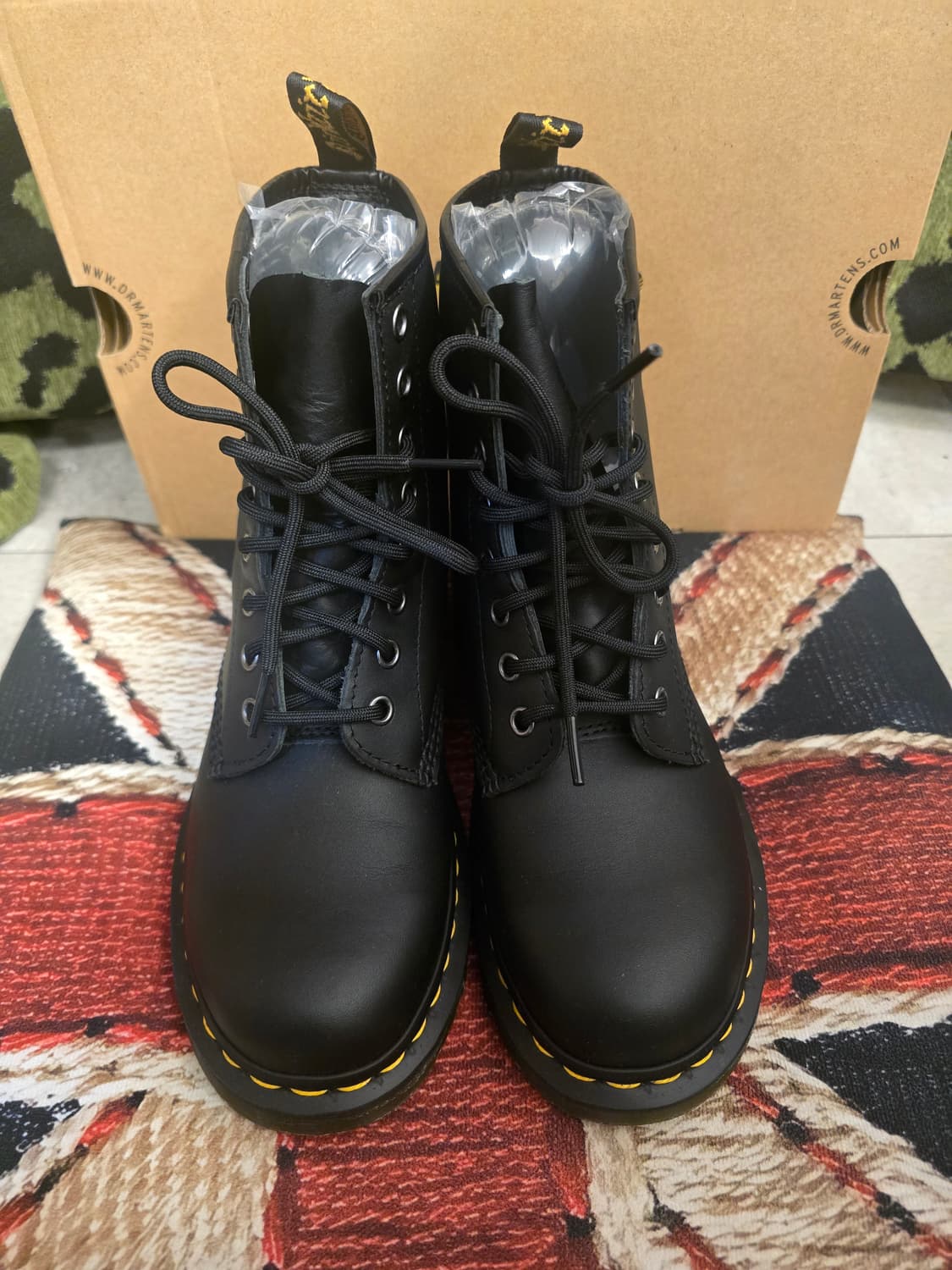 닥터마틴 (Dr. Martens)
 1460 8홀 부츠
 상품이미지1