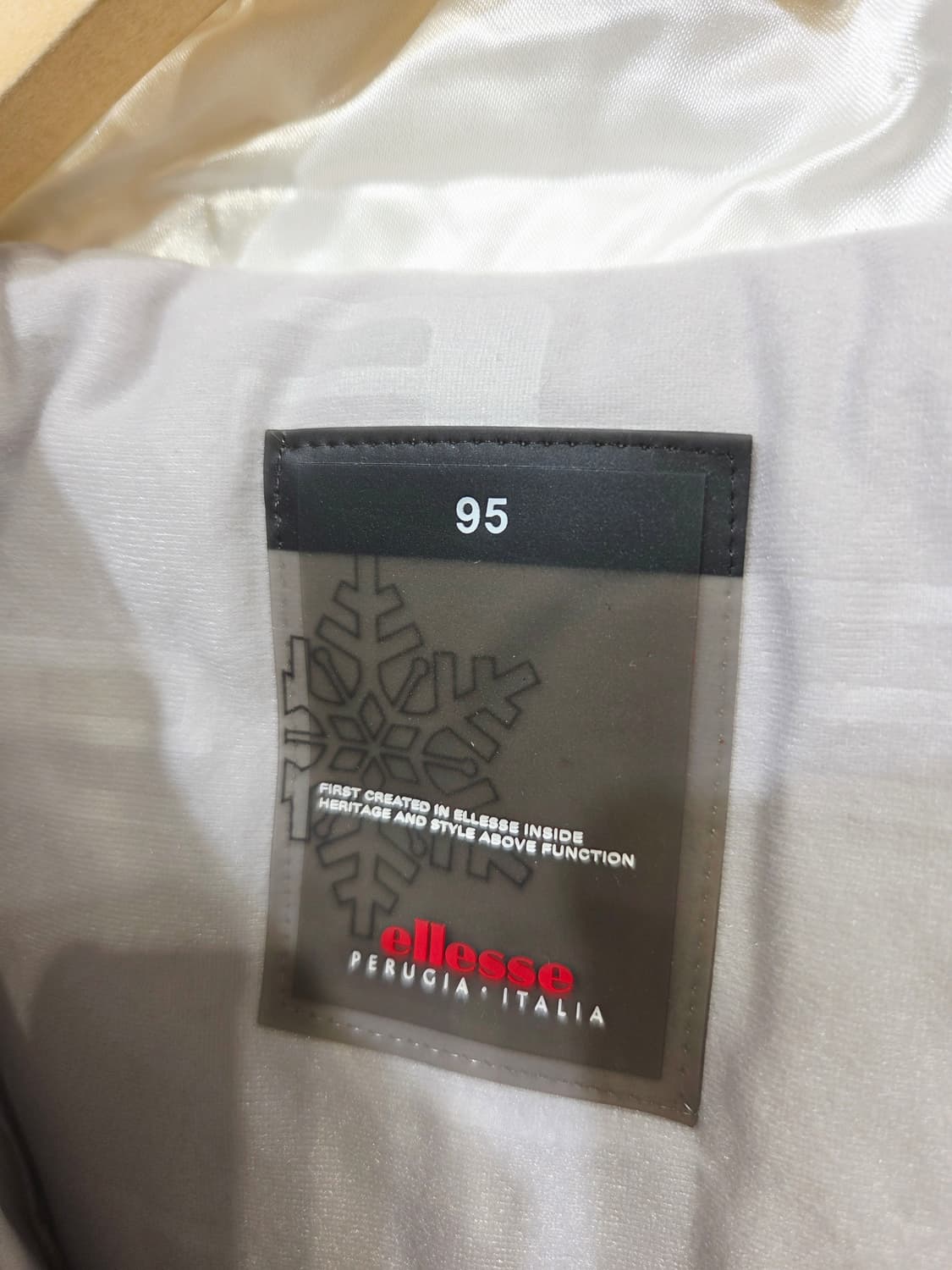 엘레쎄. 화이트 광택 후드 패딩 점퍼_95 상품이미지6