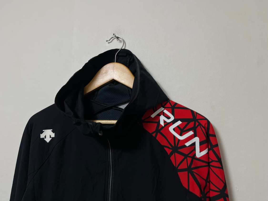 100-105 데상트 RUN 기능성 스판 후드집업 정품 상품이미지2