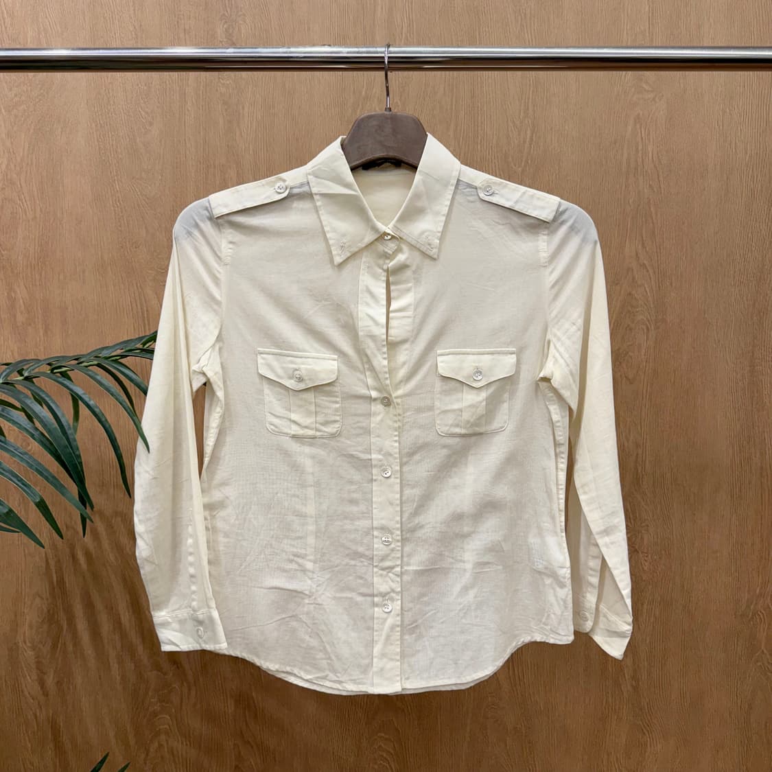 띠어리 코튼 긴팔 셔츠 에포렛 포켓 디테일 슬림핏 아이보리 상품이미지1