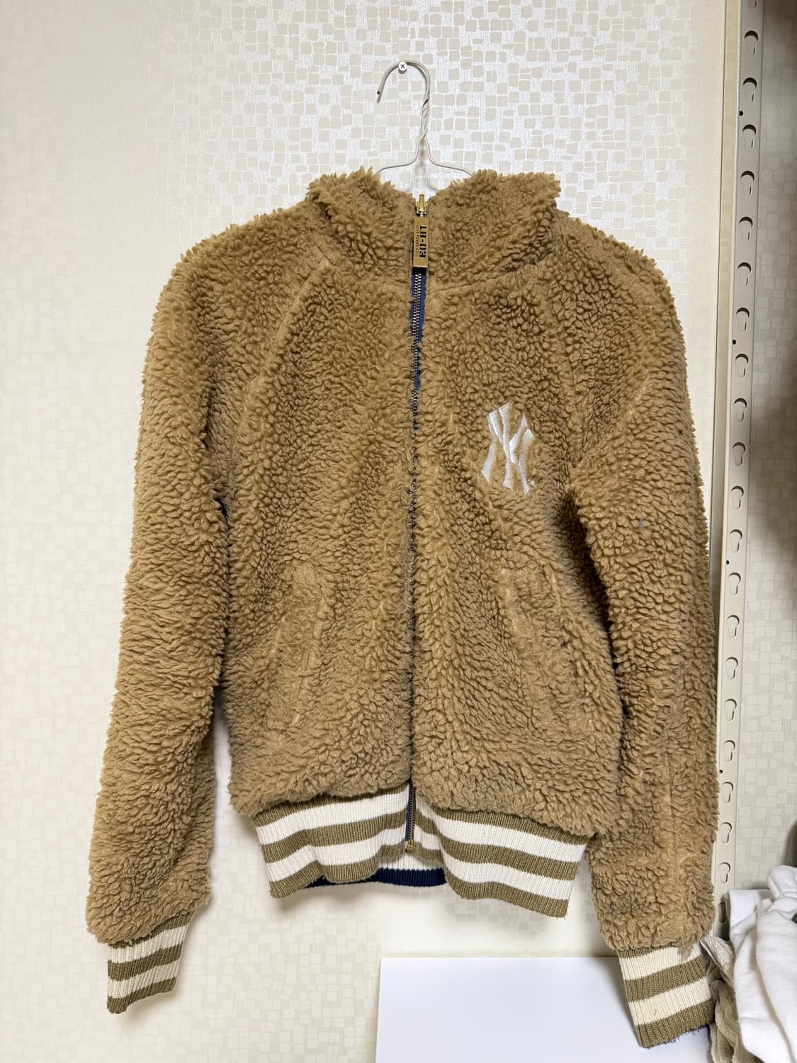 뉴에라 스트라이프 리버시블 집업 상품이미지1