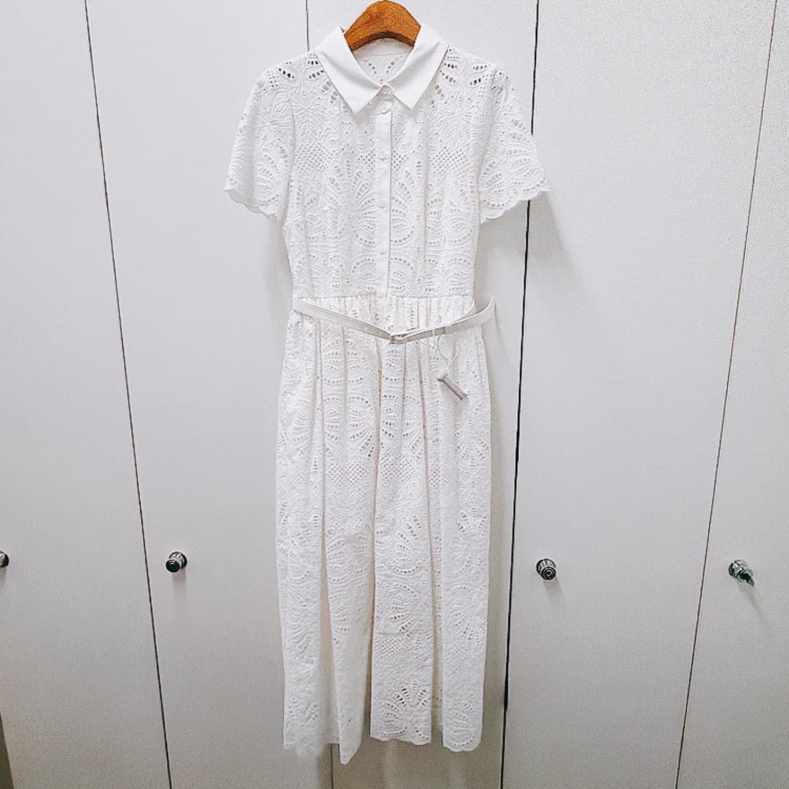 (정품/새상품) 셀프 포트레이트 여성 화이트 자수 미디 드레스 상품이미지1