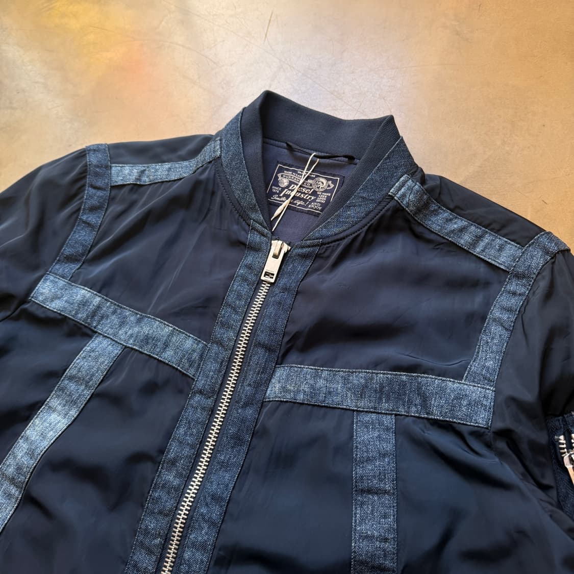 디젤 라이트 나일론  스트랩 디테일 자켓 상품이미지3