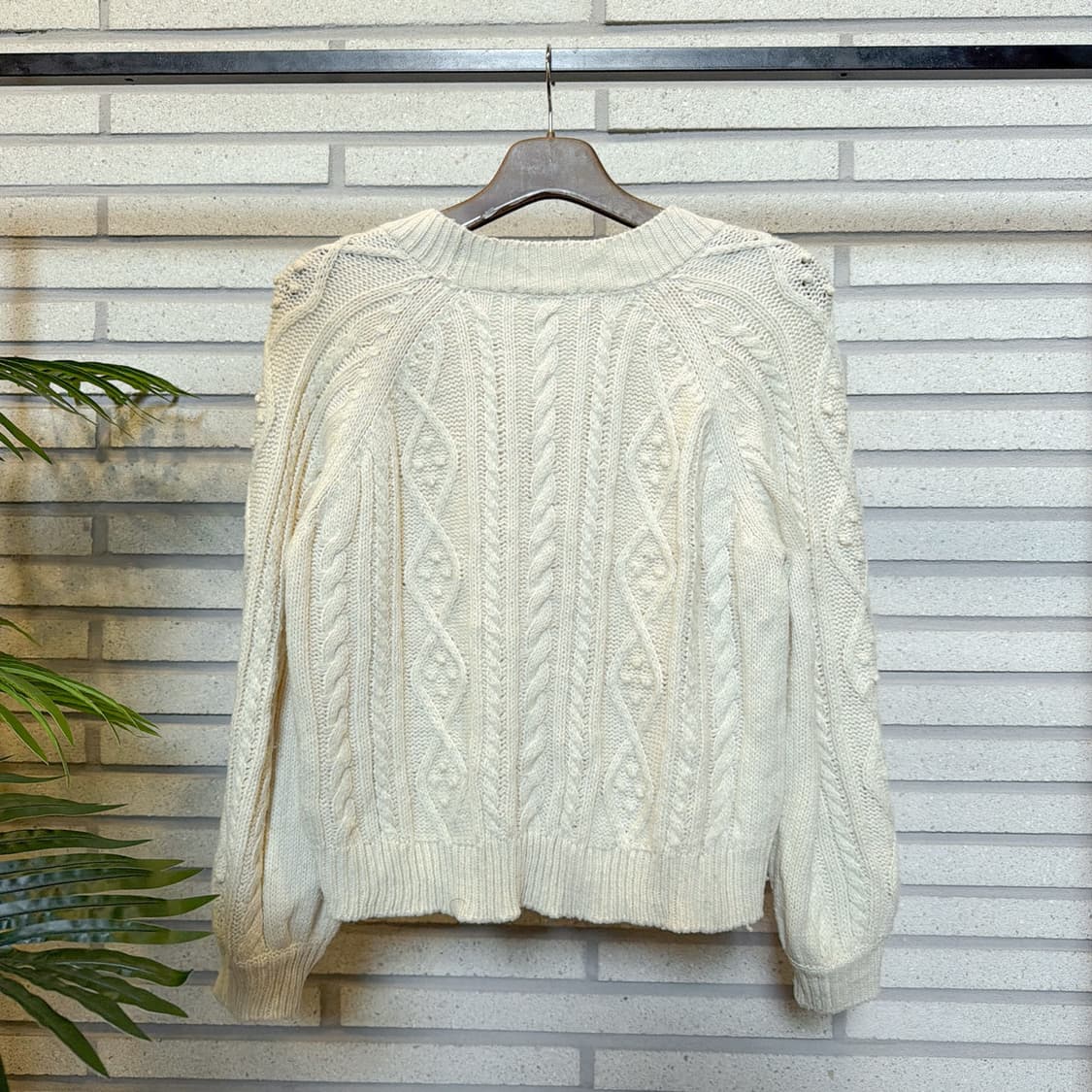 빅버튼 아란 니트가디건 케이블 패턴 볼륨 디테일 상품이미지3