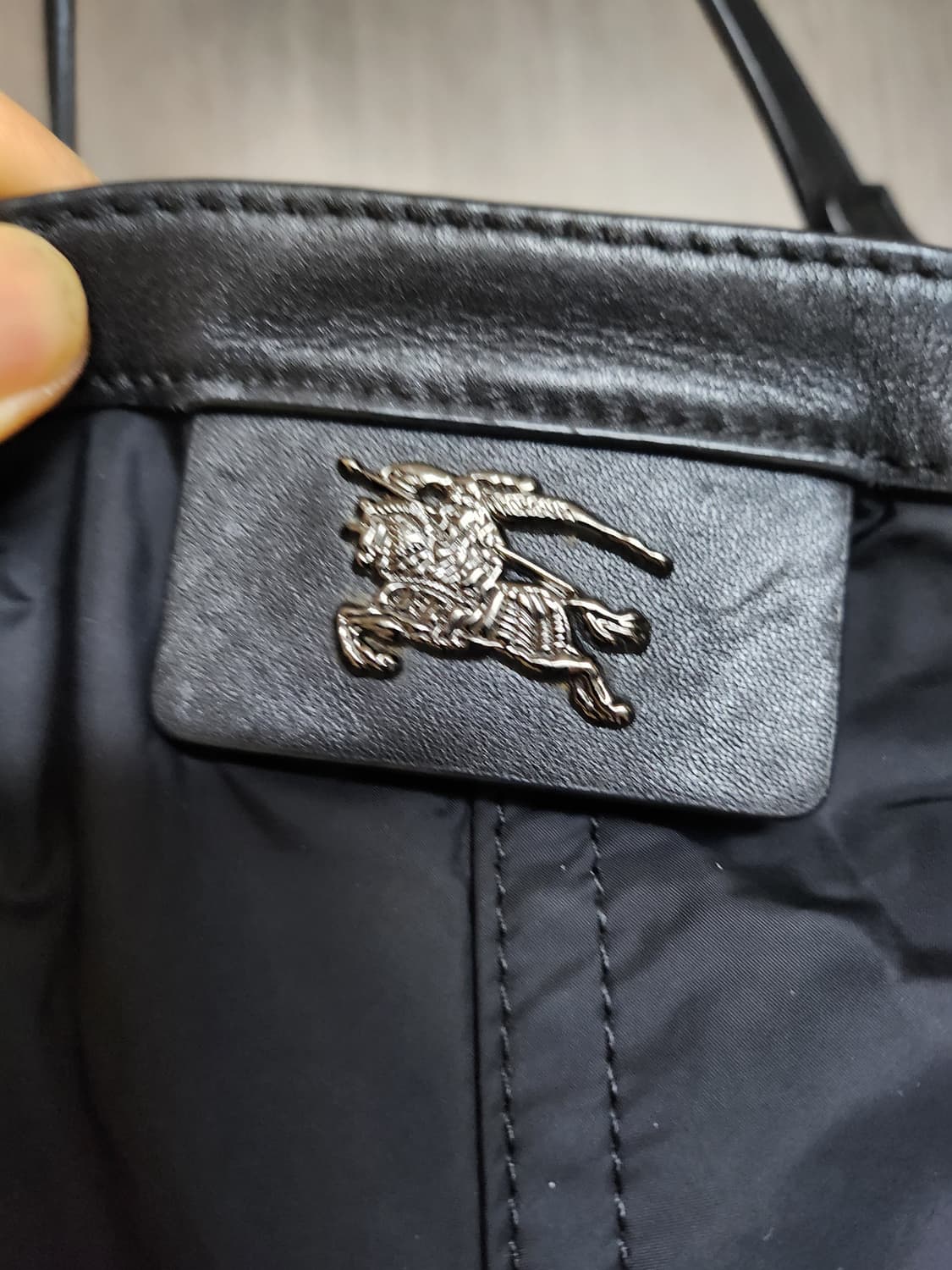 버버리 숄더 쇼퍼백 상품이미지2