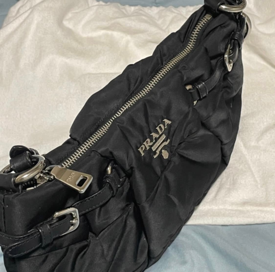 프라다 버클 숄더백 상품이미지3