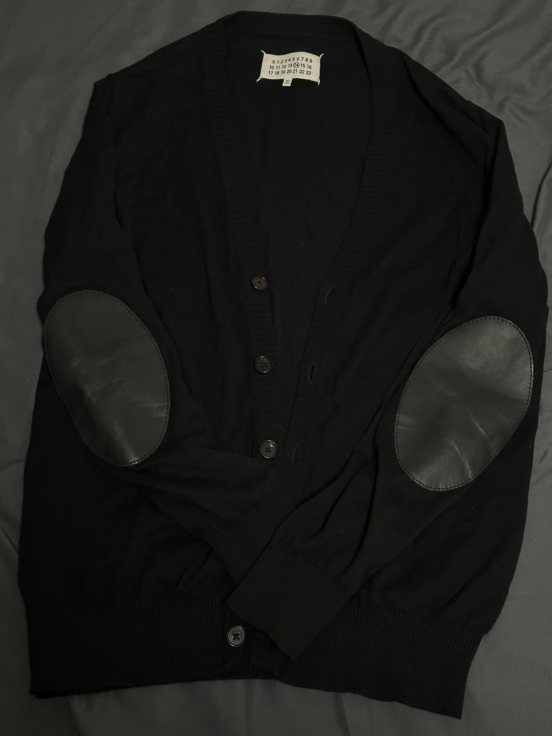 마르지엘라 엘보패치 가디건 레더 상품이미지1