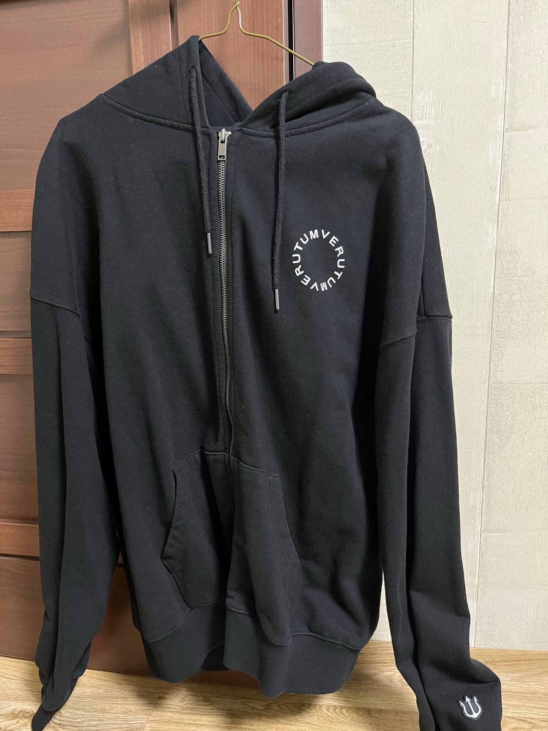 베루툼 후드집업 상품이미지1