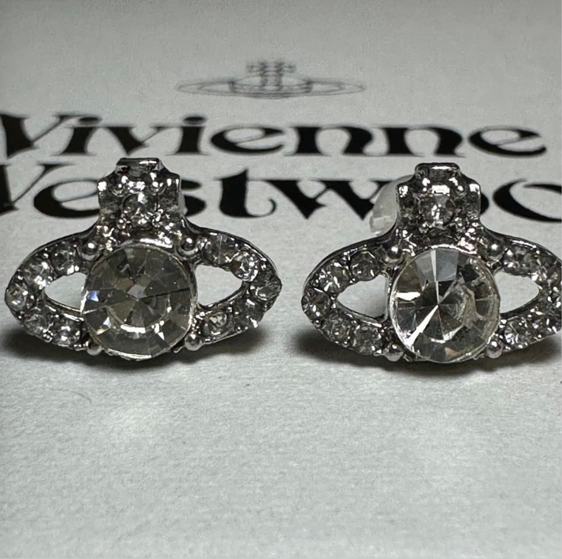 비비안웨스트우드 아카이브 화이트 크리스탈 orb 귀걸이 상품이미지2