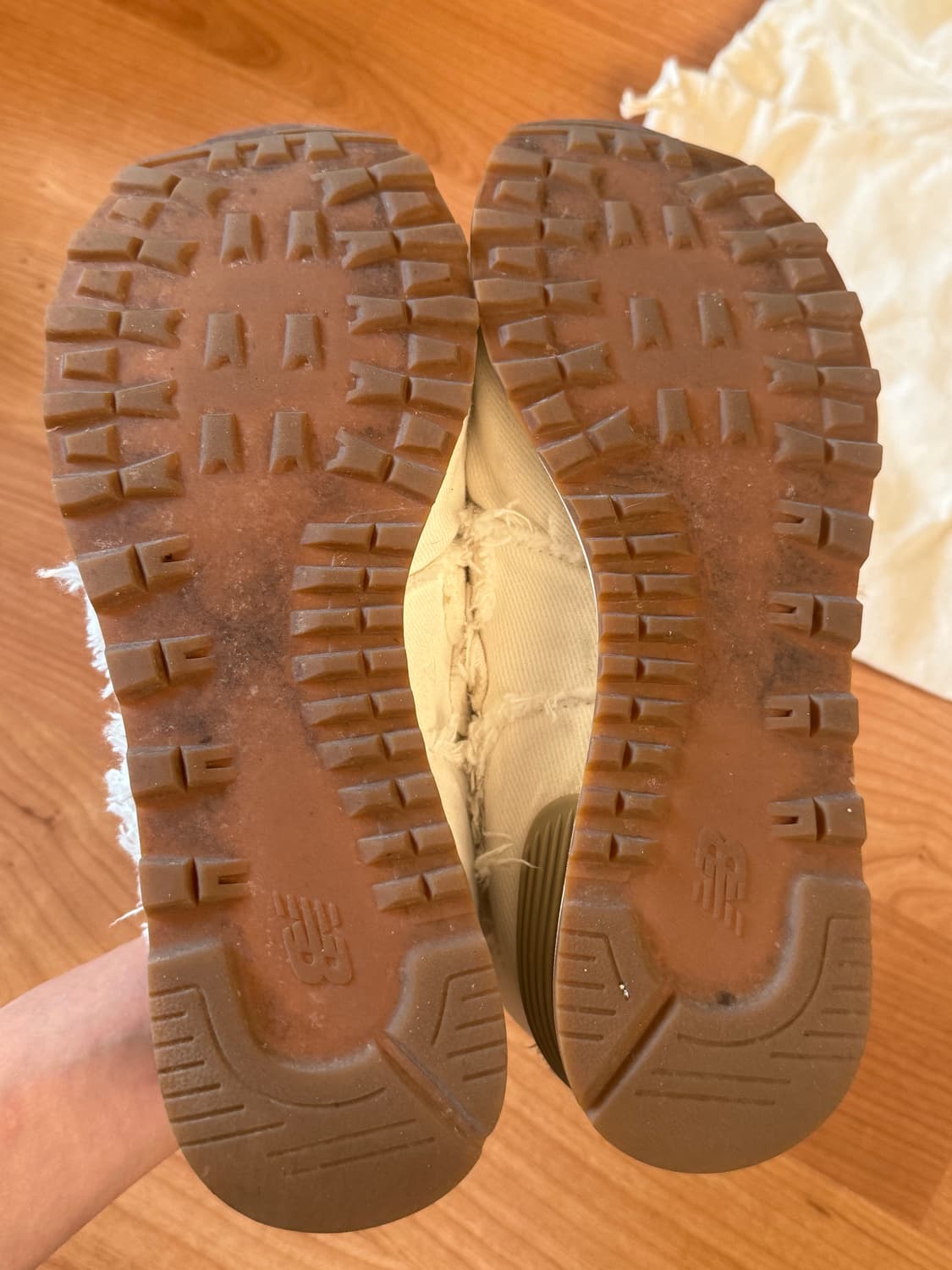 미우미우 x 뉴발란스 화이트 스니커즈 37 1/2 상품이미지2