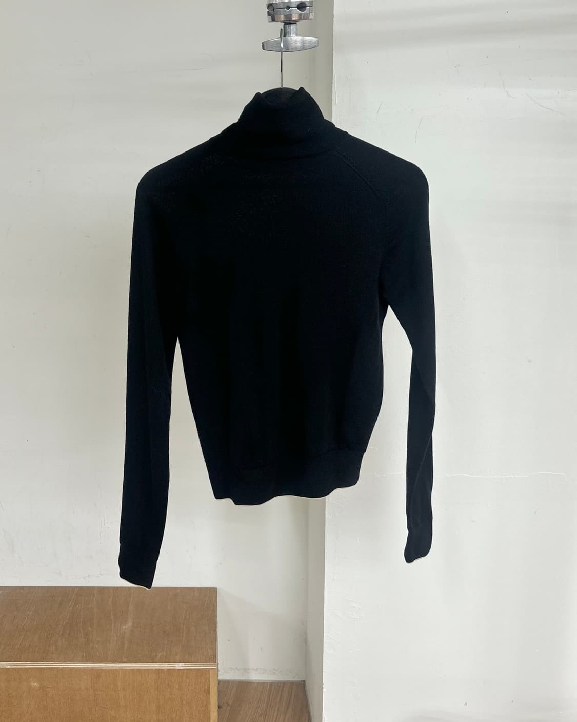 드리스 반 노튼 블랙 하이넥 니트 상품이미지6