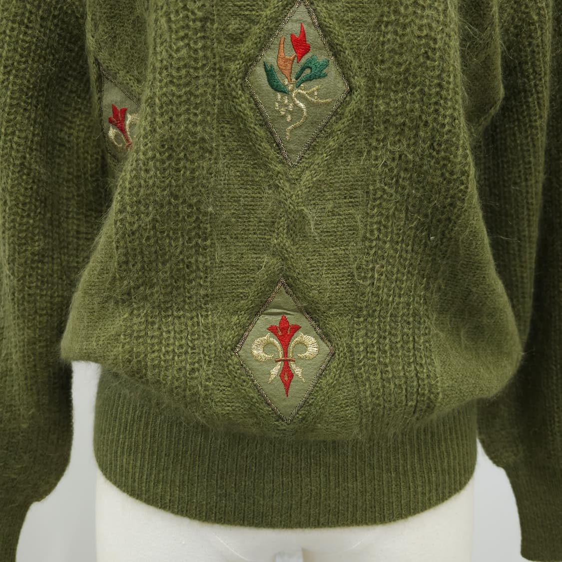 올리브그린 모헤어 다이아 패턴 자수니트 스웨터  상품이미지5