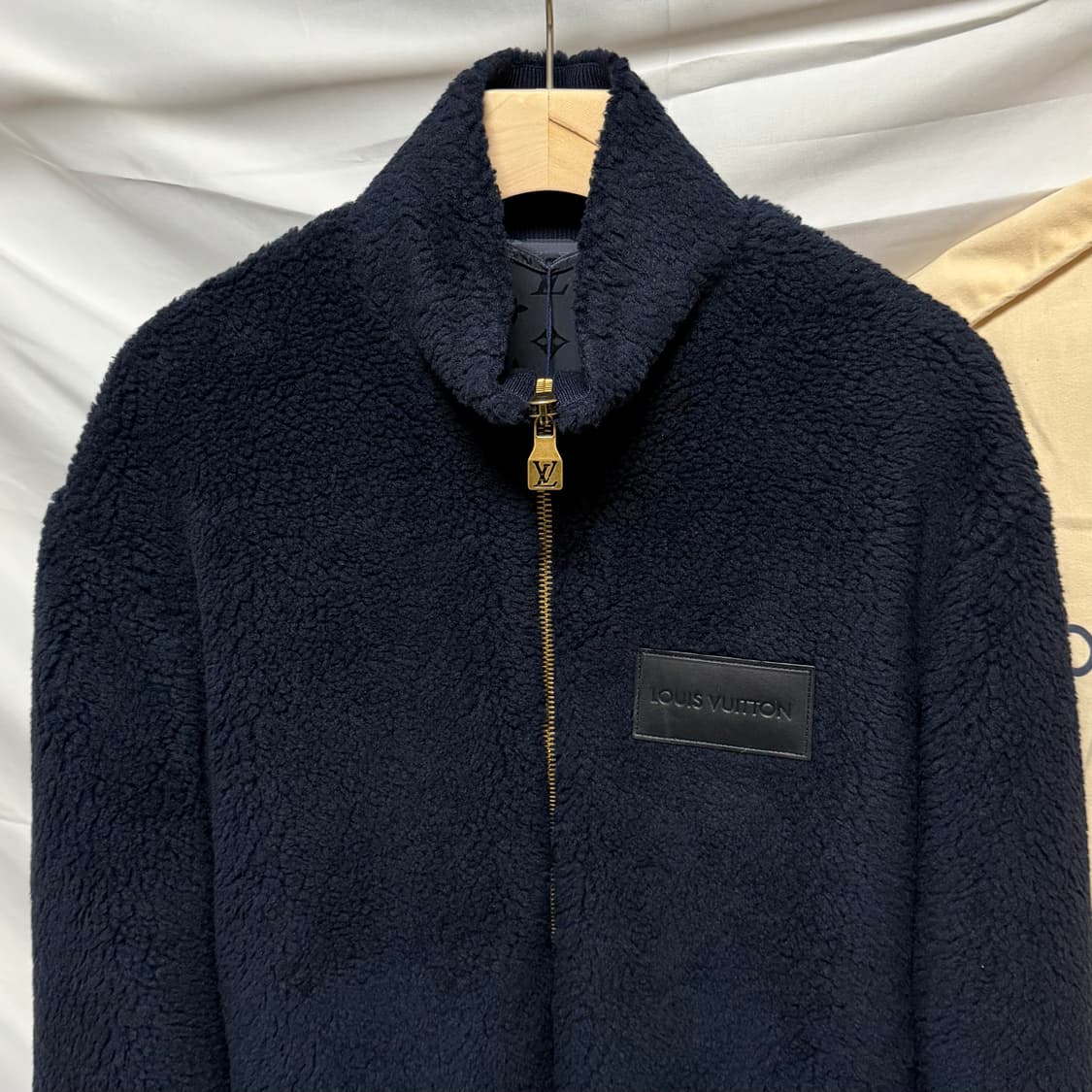 [새상품/풀구성] 25FW 루이비통 레더패치 플리스 블루종 자켓 상품이미지2