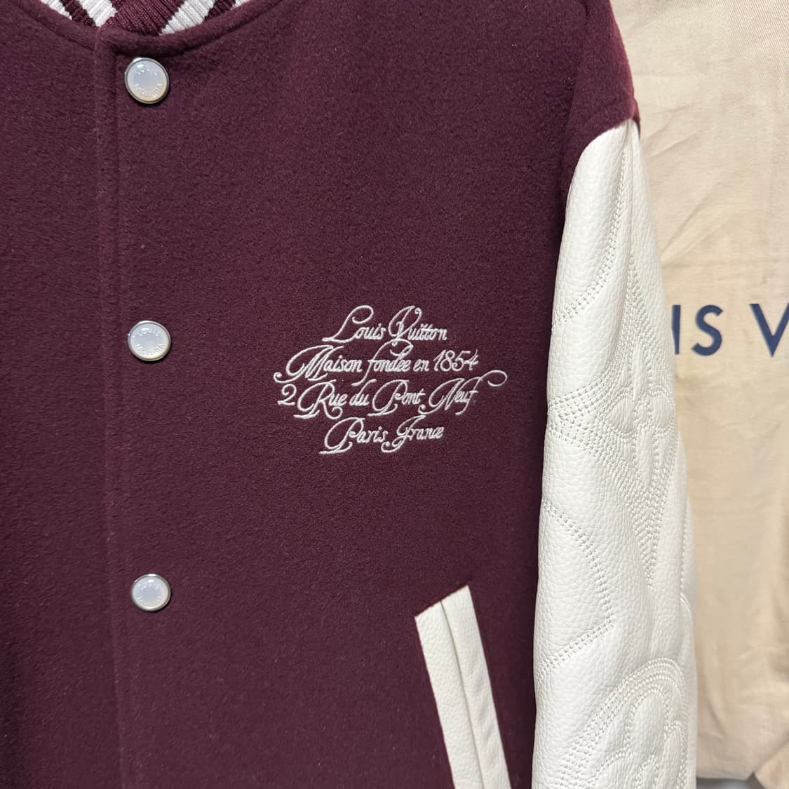 [S+급/52] 루이비통 엠브로이더드 바시티자켓 버건디 상품이미지5