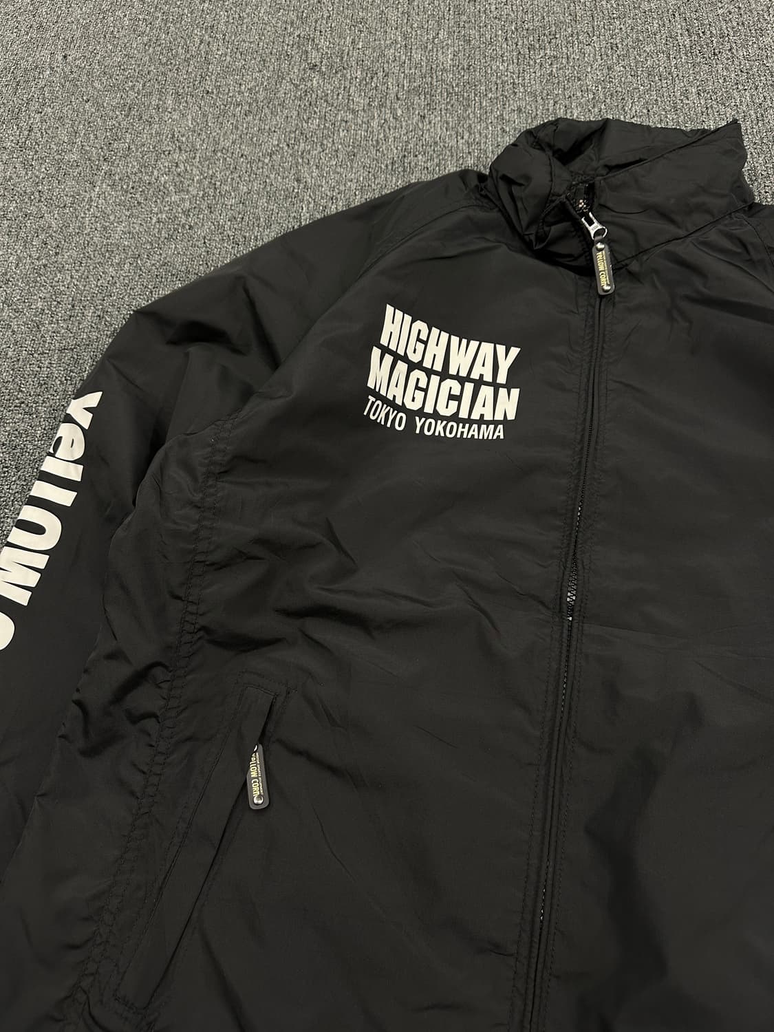 LL) 옐로우콘 후면 로고 프린팅 레이싱 바람막이 상품이미지5