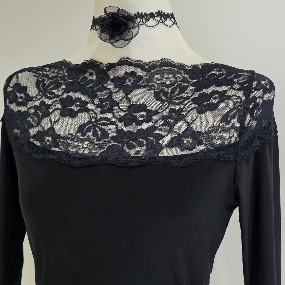 유럽)블랙st 레이스시스루 크롭 슬리브블라우스 상품이미지2