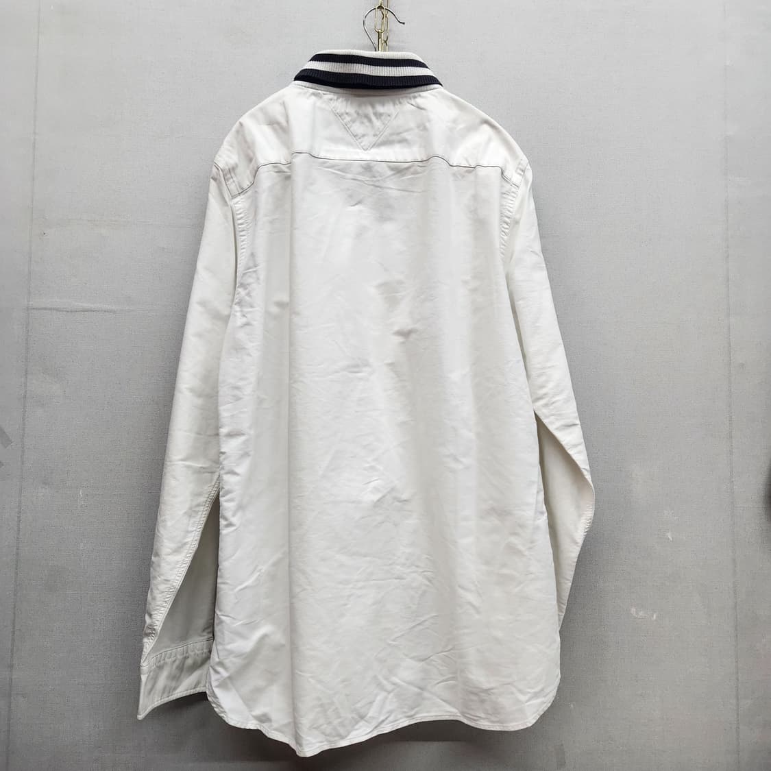 타미힐피거 밴드카라 디테일 배색 원포켓 셔츠M(L) 상품이미지4