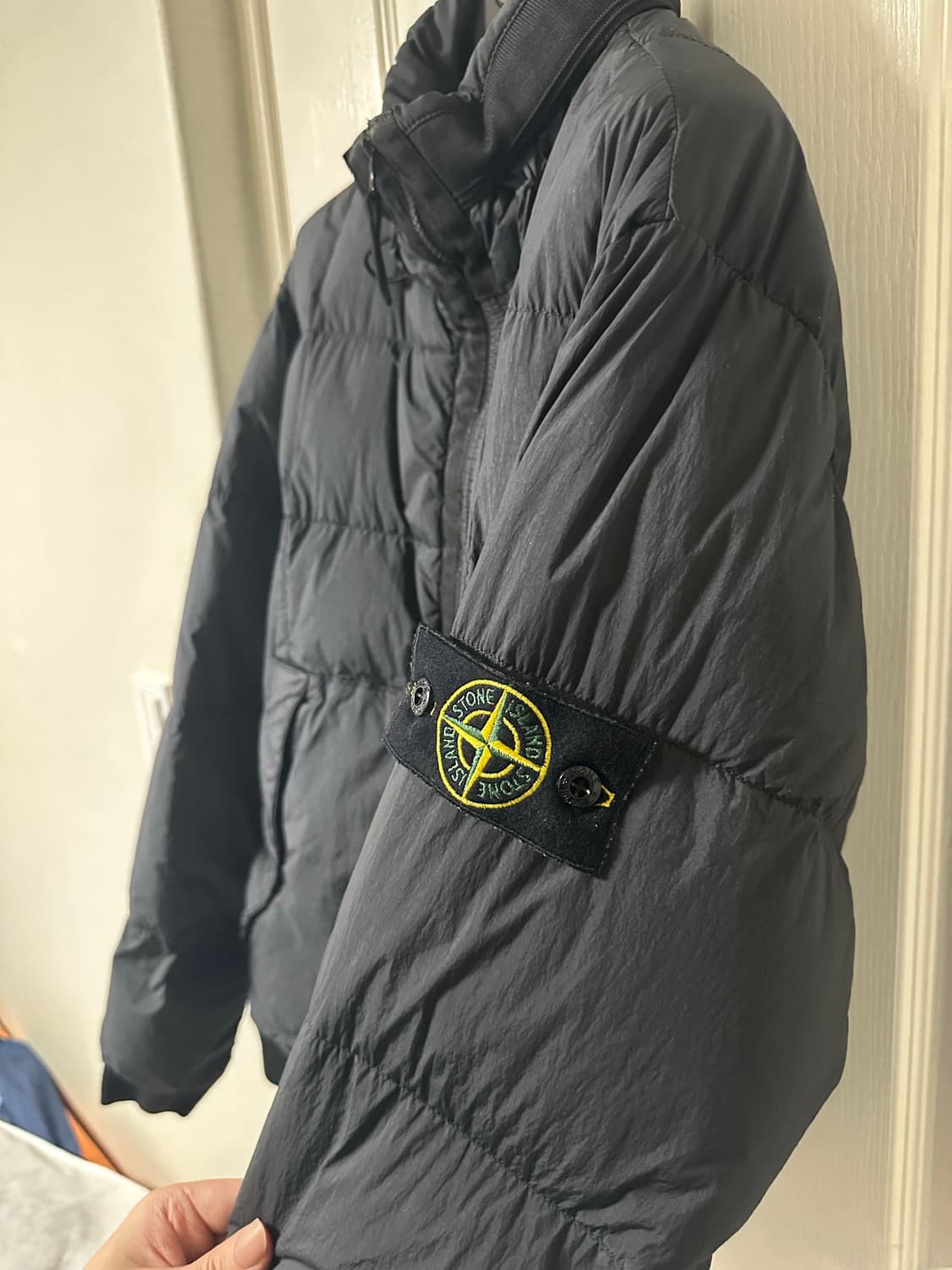 스톤아일랜드 크링클랩스 18fw 논후드 숏패딩 L사이즈 차콜 상품이미지9