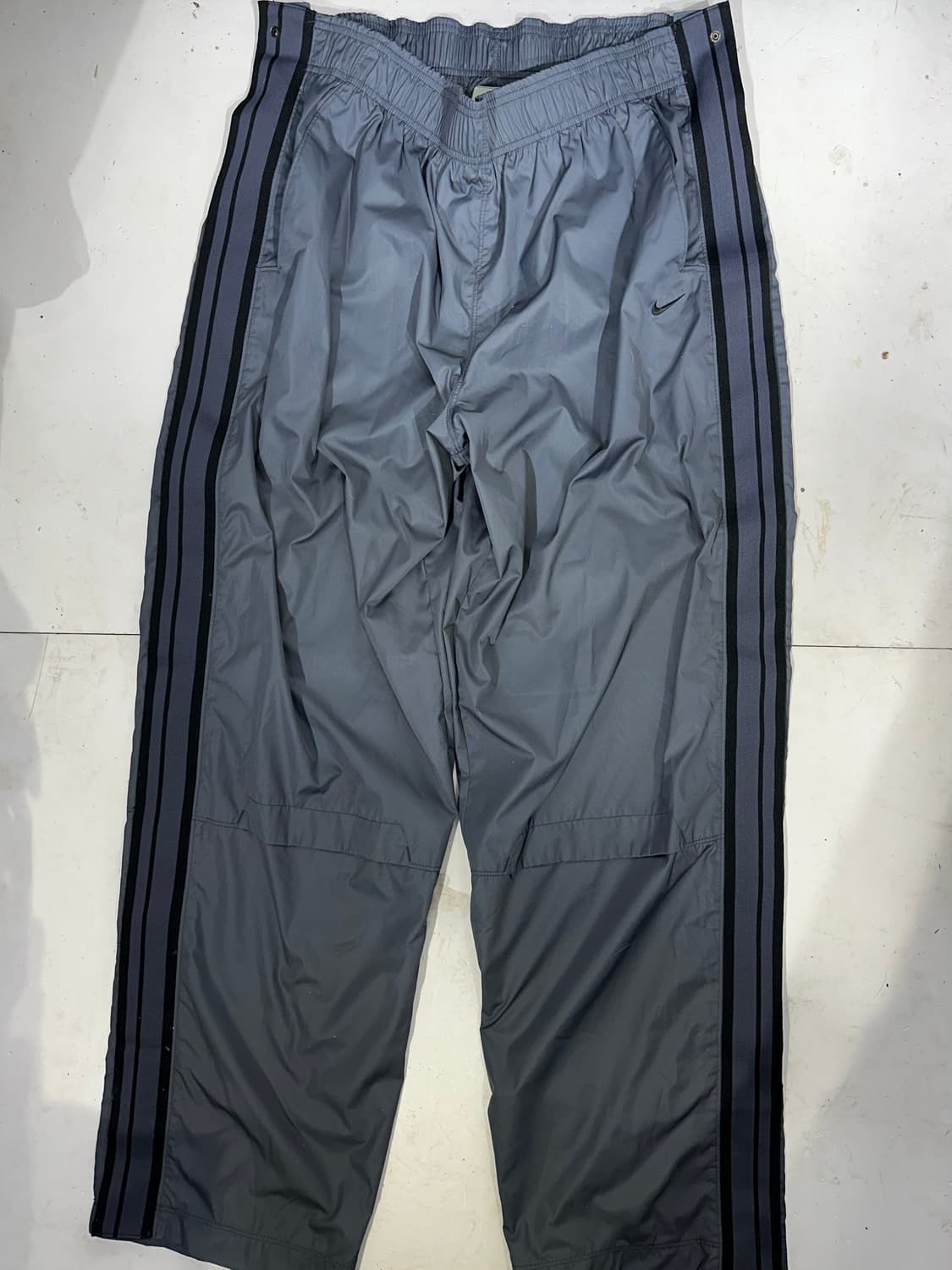 00s 나이키 그레이 새상품 트랙 팬츠 블랙 사이드 라인 와이드 팬츠 상품이미지4