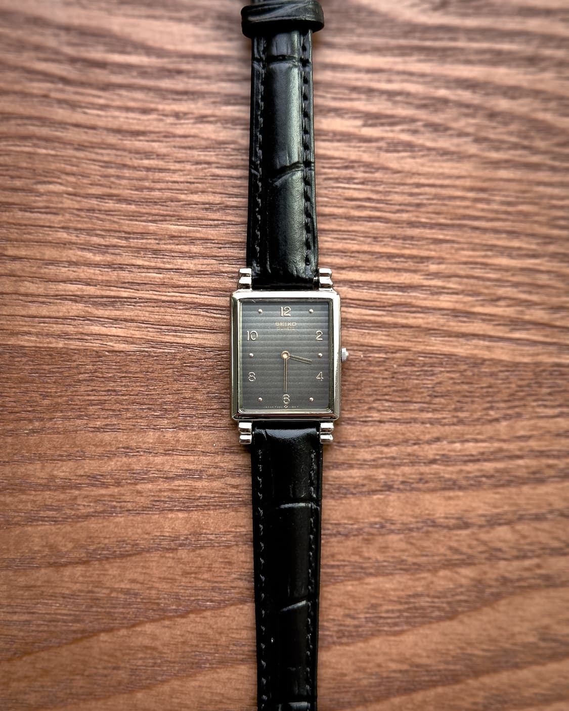 세이코 스퀘어 탱크 블랙 텍스처 다이얼 7320-5710 상품이미지4