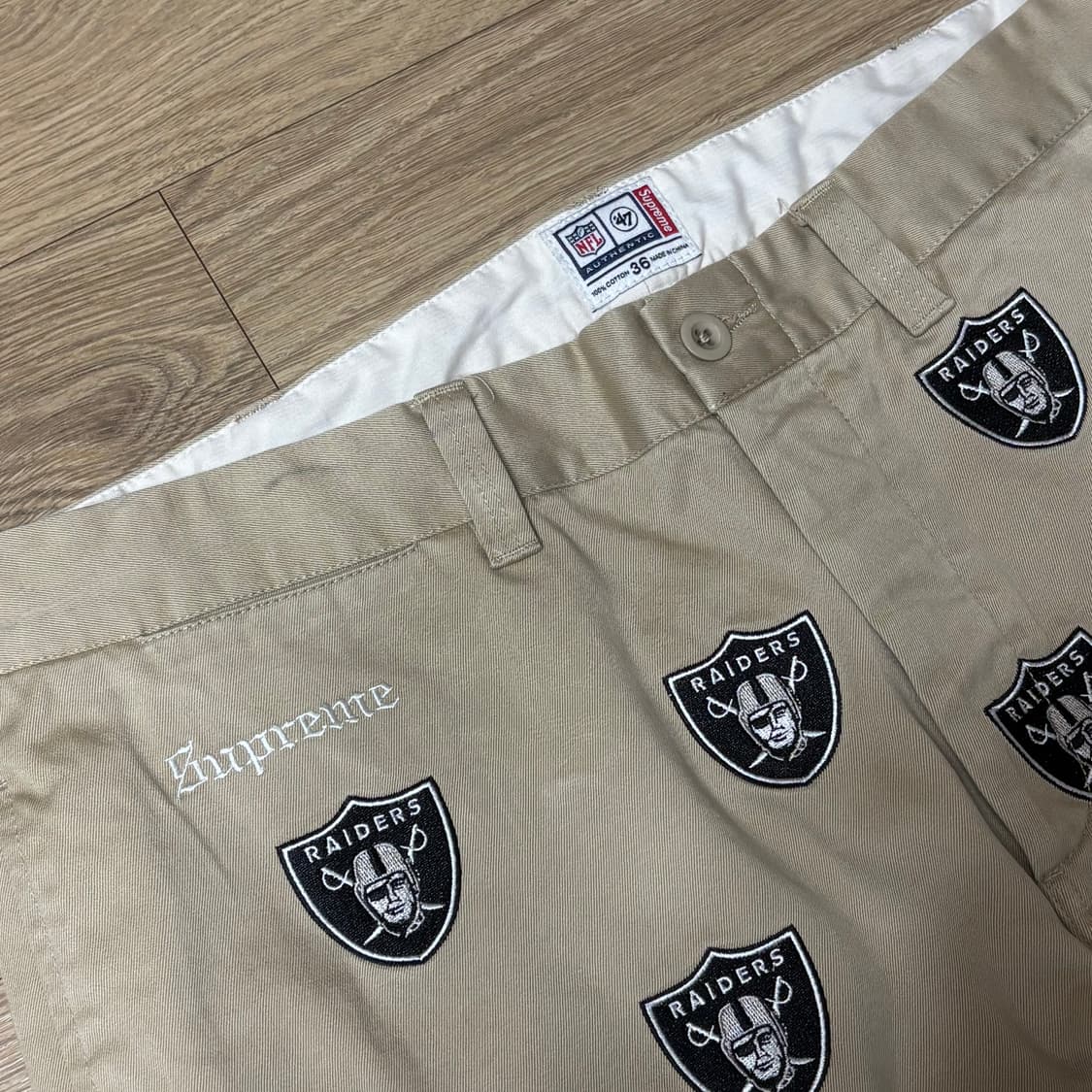 슈프림 x 47 x NFL레이더스 치노팬츠 상품이미지2