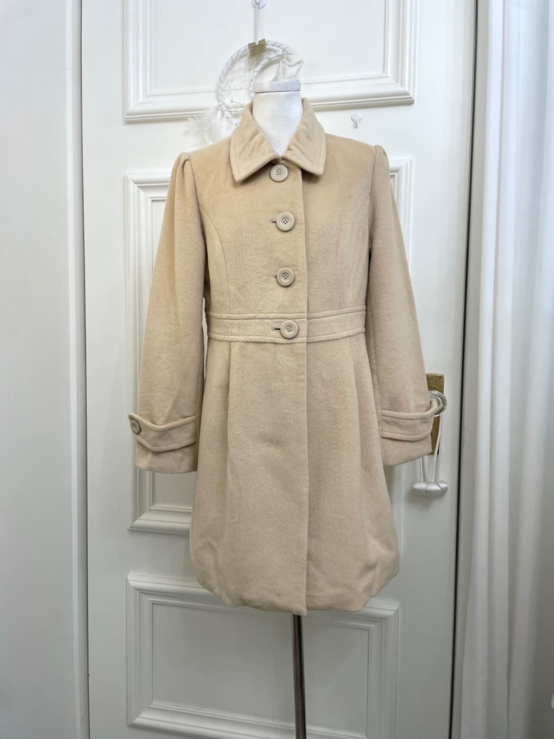 beige lovely puff pleats coat(size-38) 상품이미지1