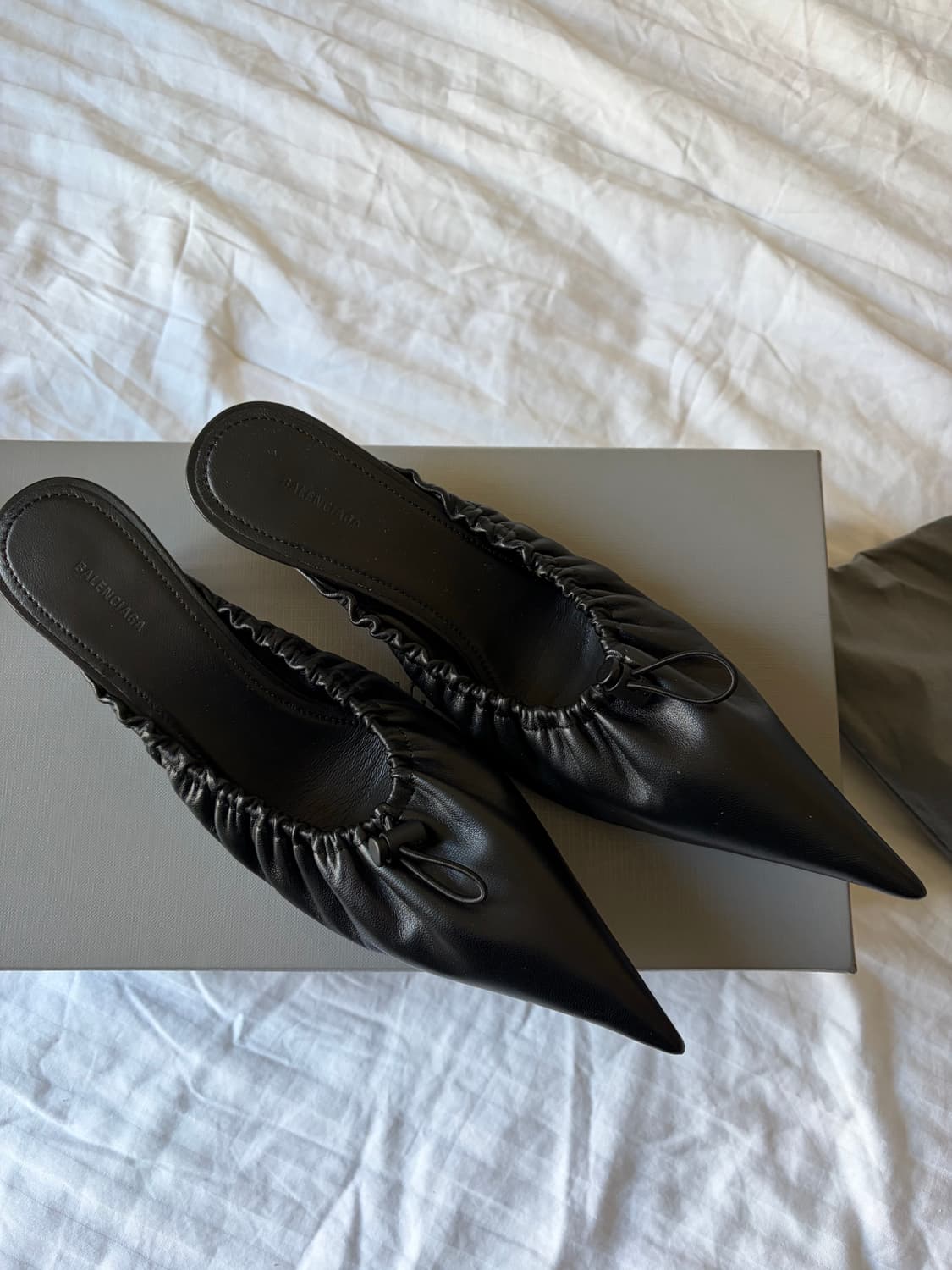 발렌시아가 스크런치 뮬 37 상품이미지1