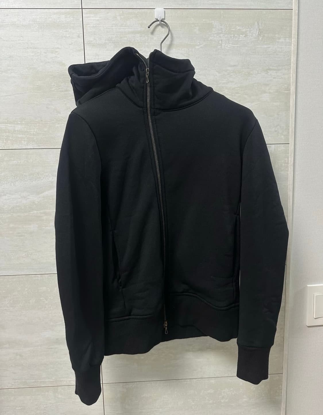 카즈유키 쿠마가이 어태치먼트 후드자켓 상품이미지1