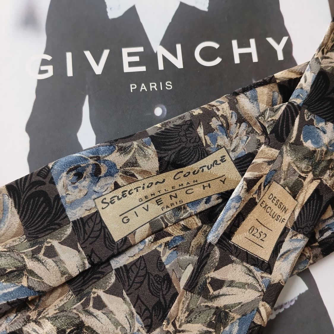 지방시 실크 플로럴 패치워크 한정판 넥타이 9cm A+등급 A19506
 상품이미지7