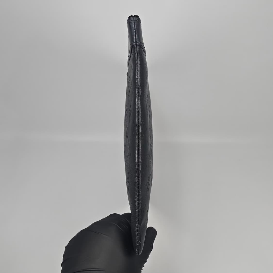 루이비통 모노그램 쉐도우 디스커버리 포쉐트 클러치백 상품이미지3