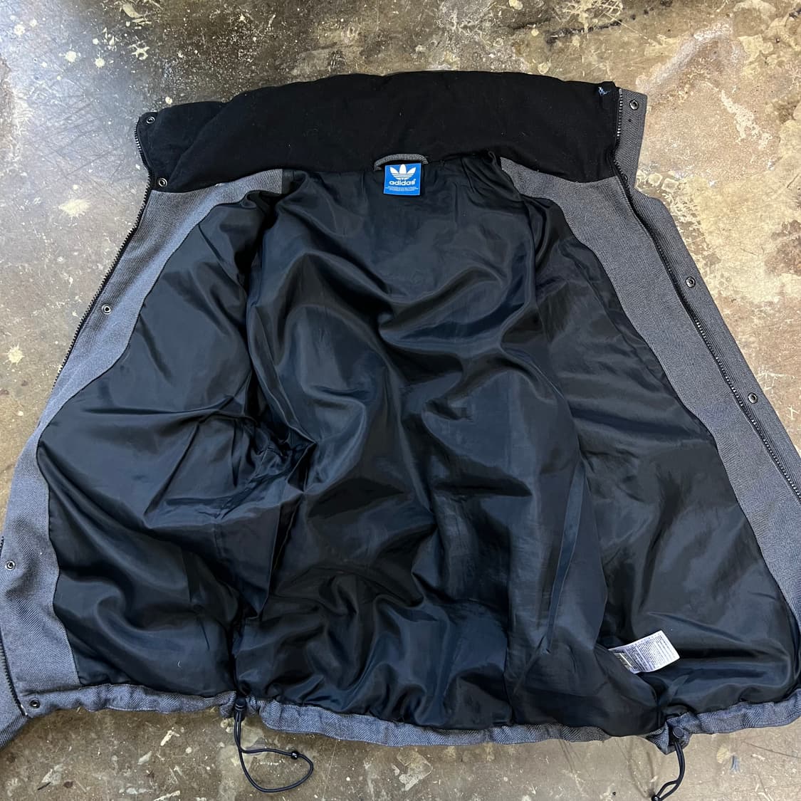 100) 아디다스 헤링본 패턴 덕다운 패딩점퍼 오리털패딩 상품이미지5