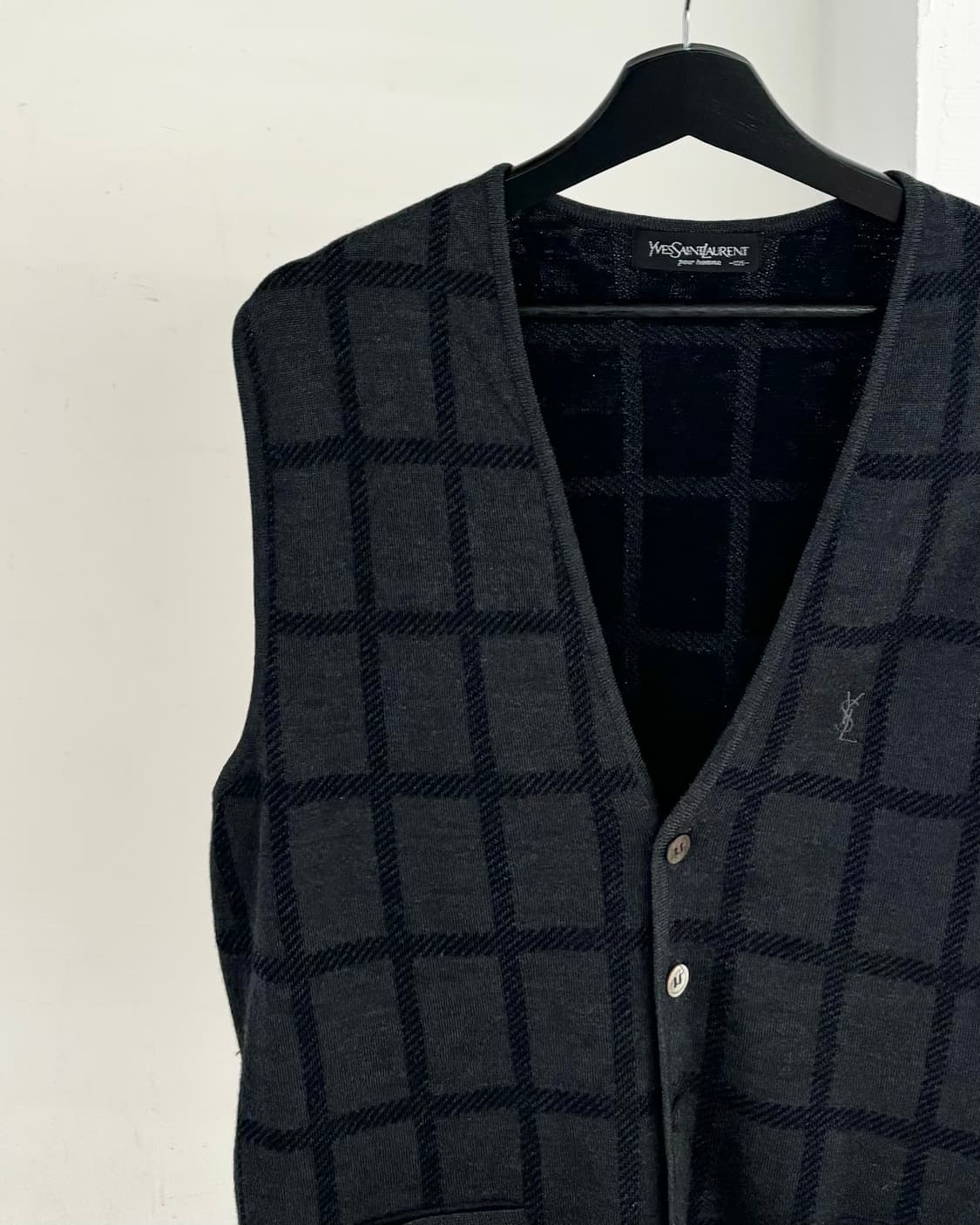 입생로랑 차콜 그레이 체크 패턴 울 니트 베스트 상품이미지3