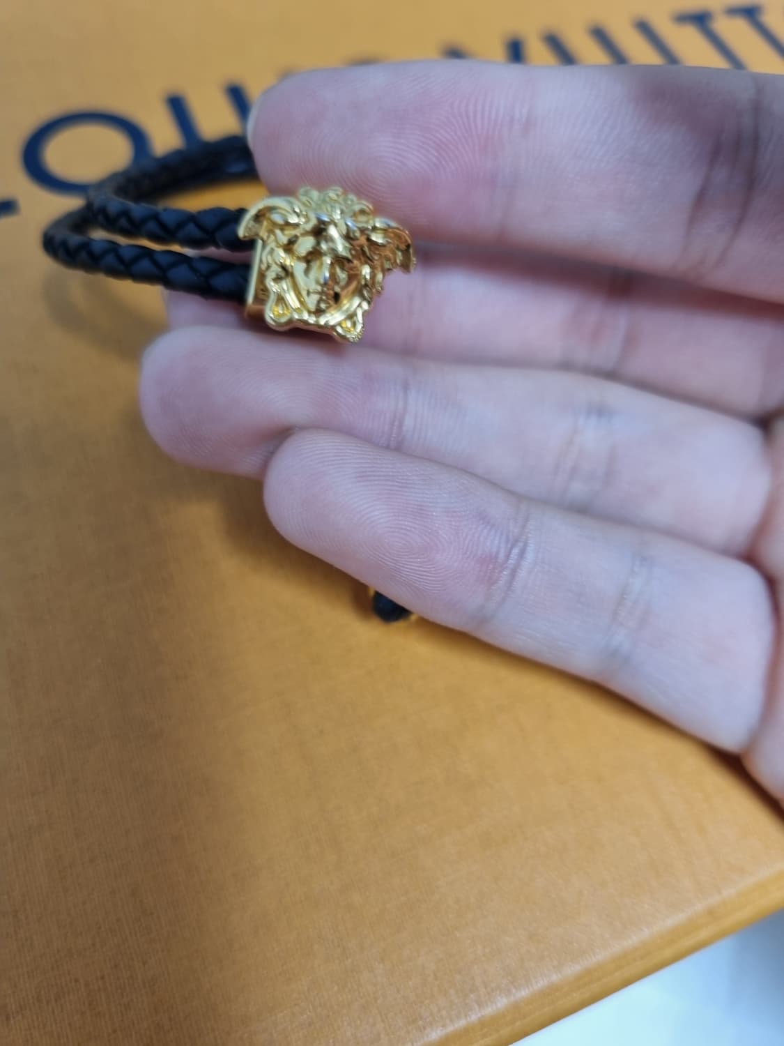 베르사체 메두사 금장 가죽 팔찌 상품이미지2