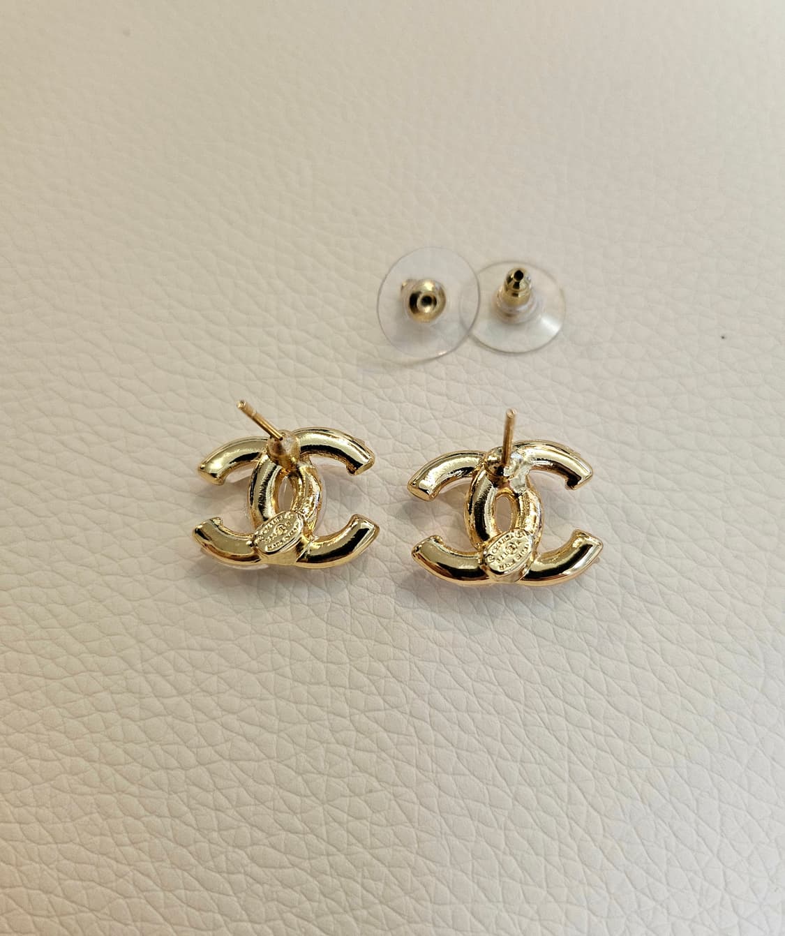 샤넬 호마이카 CC로고 화이트 귀걸이 업사이클링 상품이미지5