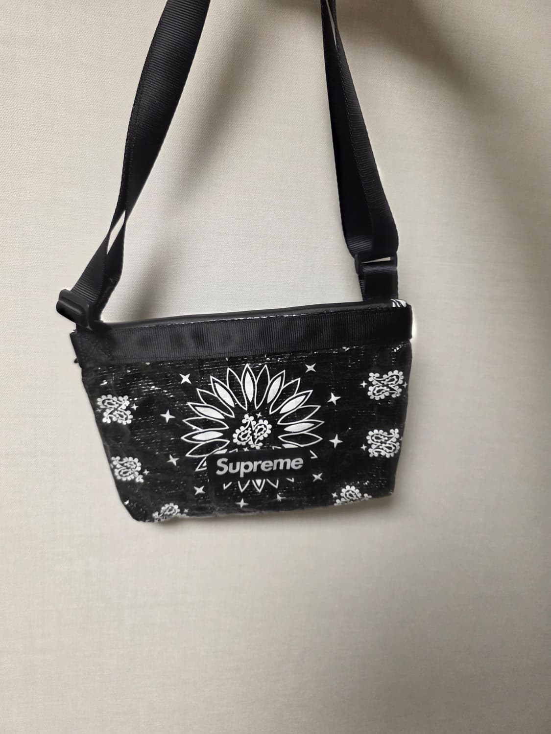 새상품급 슈프림 페이즐리 타프 크로스백 블랙 상품이미지1