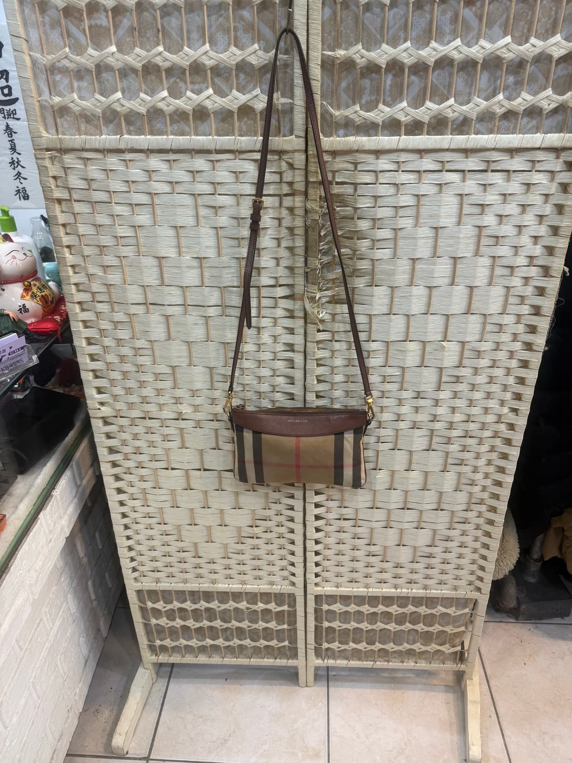 정품 버버리 페이튼 하우스체크 크로스백 팝니다 상품이미지1