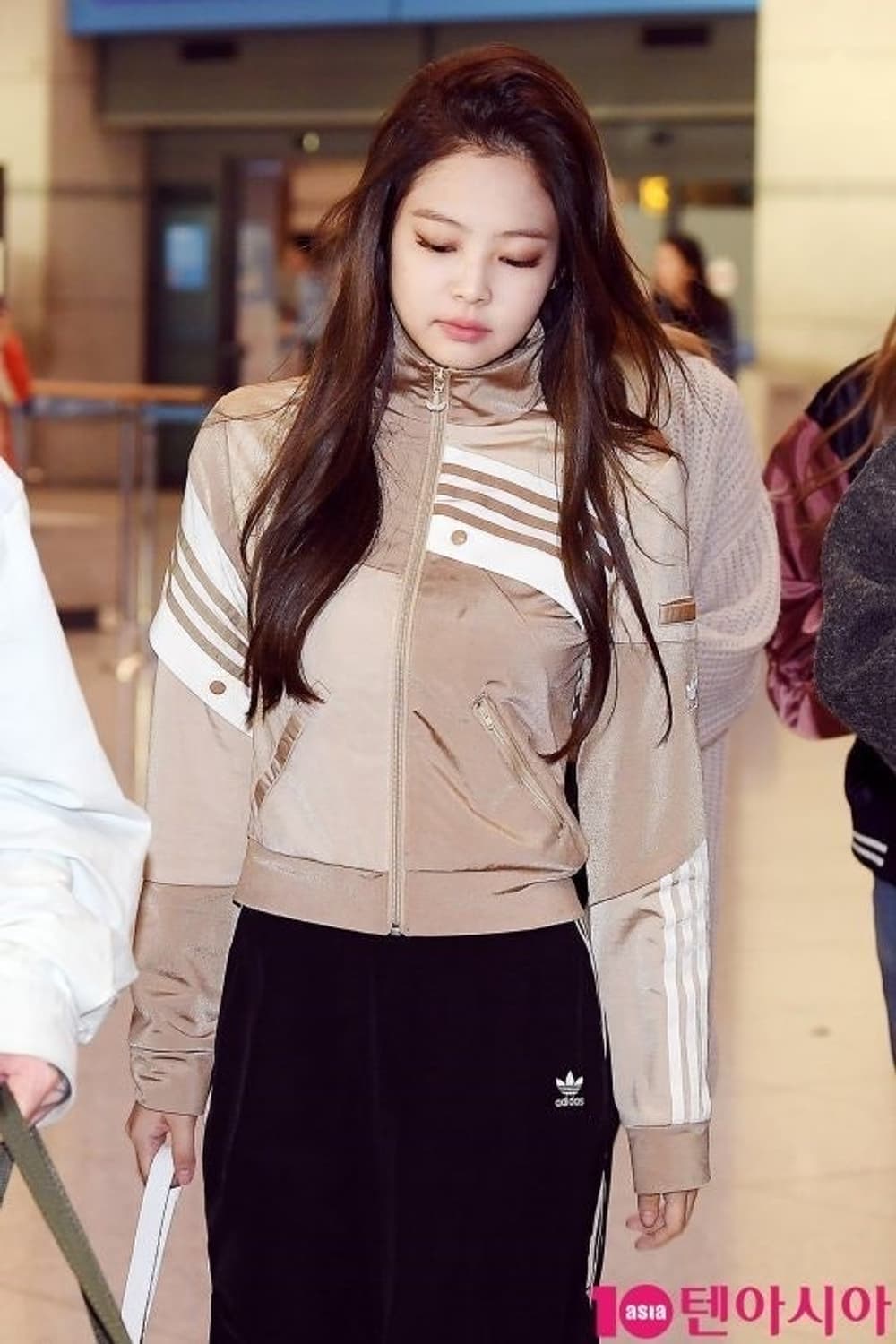 아디다스 다니엘 카타리 베이지 트랙수트 팬츠 집업 져지 세트 제니 상품이미지2