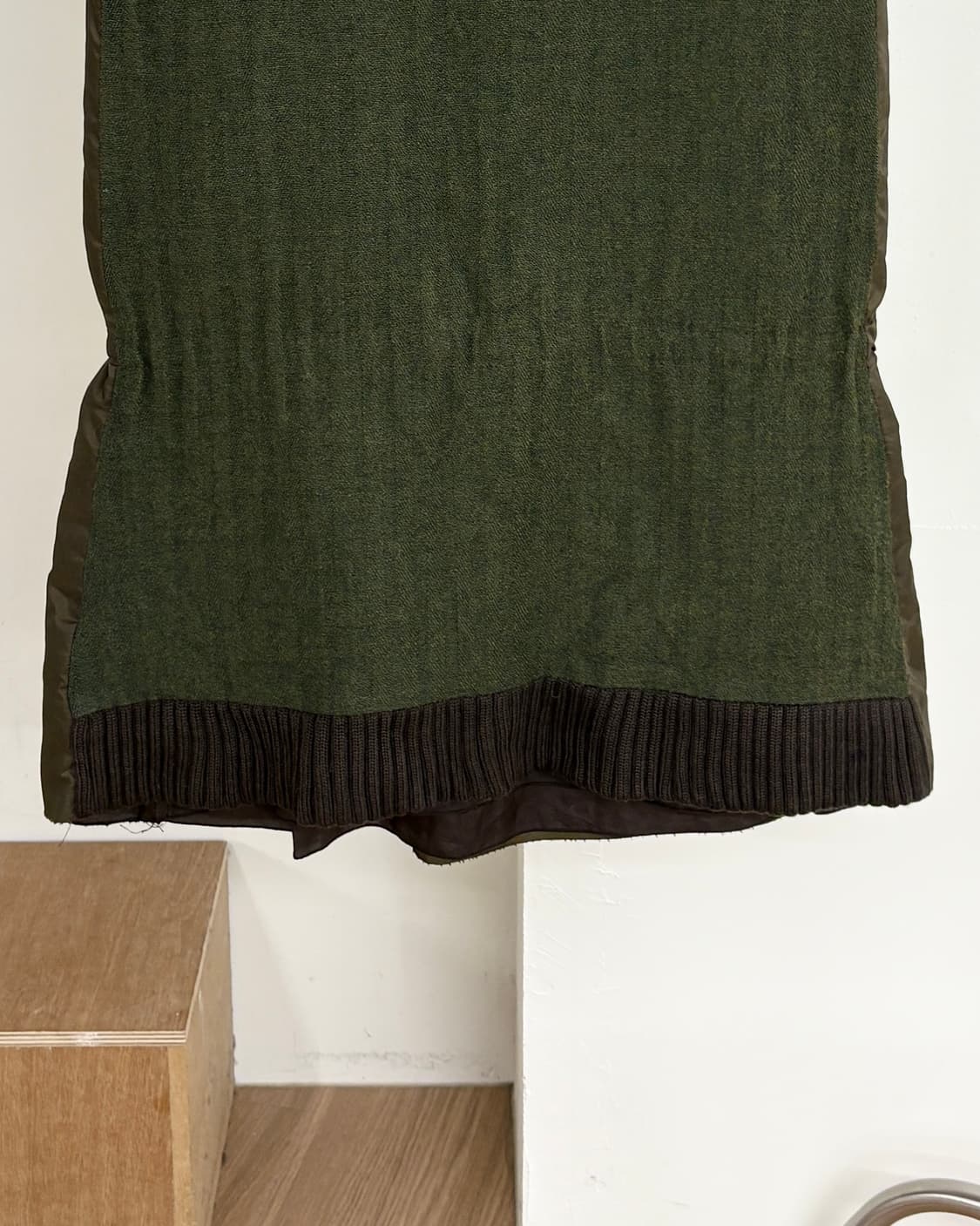 미우미우 카키 백 버클 미디 스커트 상품이미지3