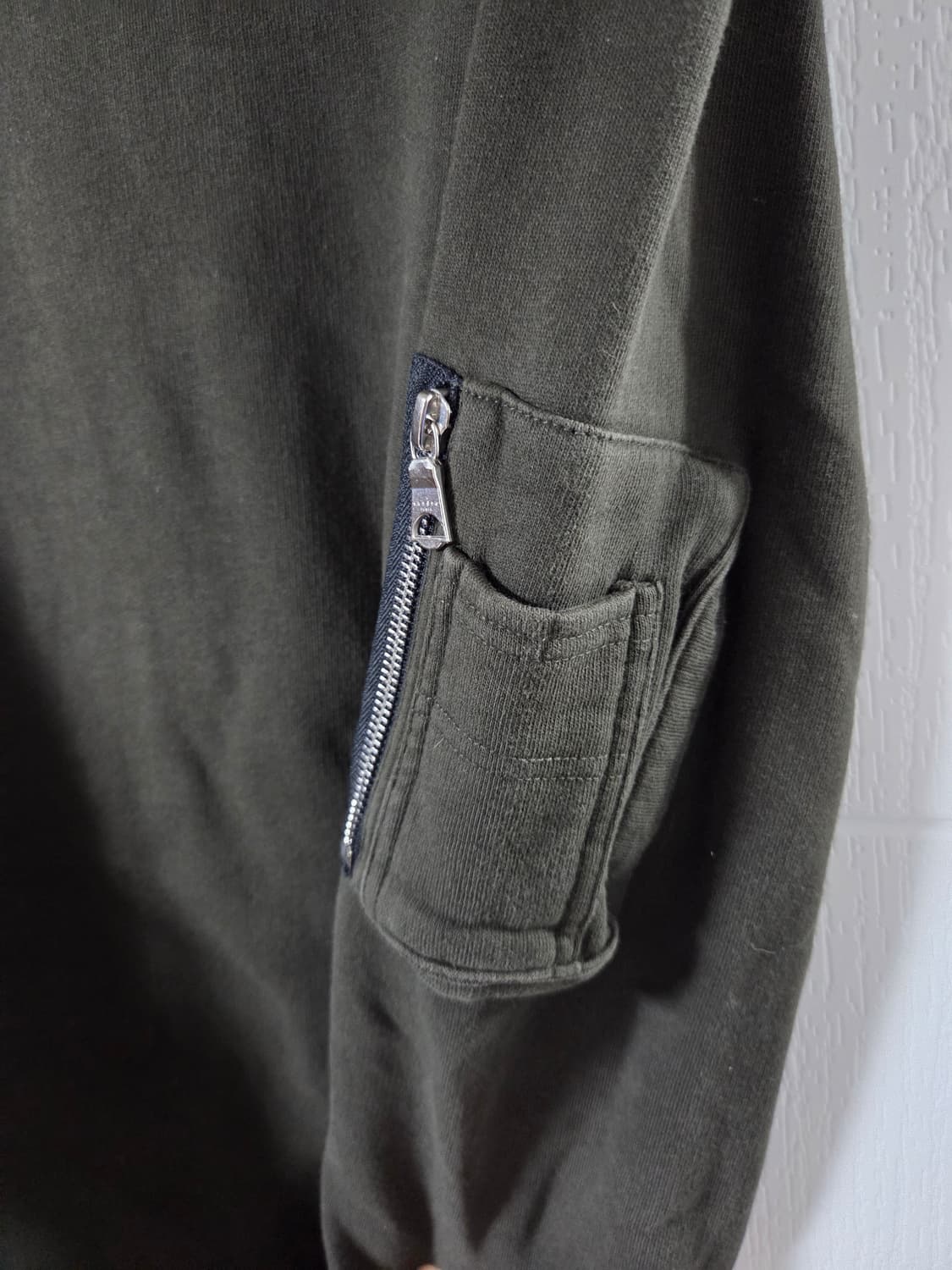 산드로 카키색 맨투맨 상품이미지4