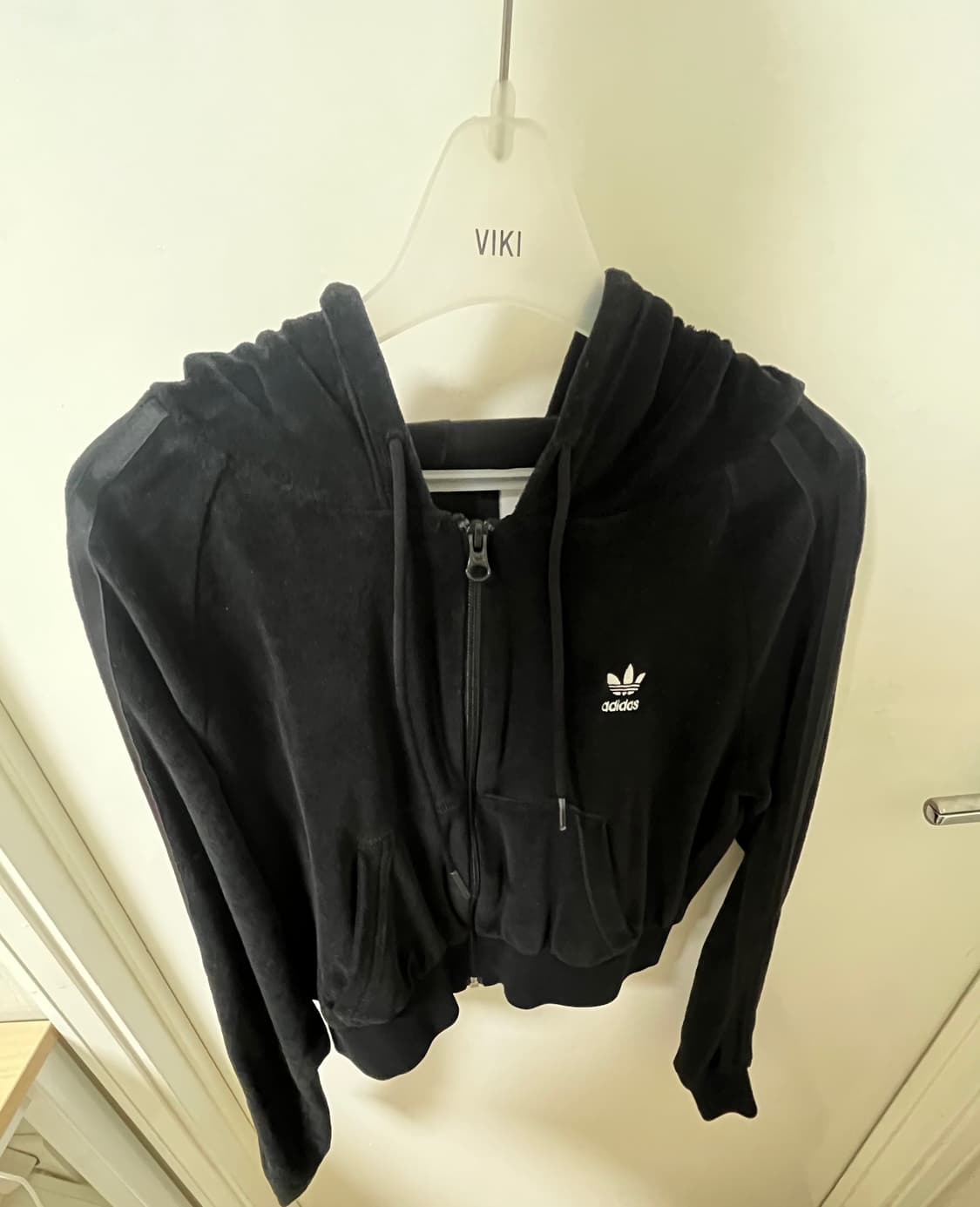 아디다스 벨벳 크롭 후드(아디다스 오리지널 벨로어 크롭 풀집업 후드자켓) 상품이미지2