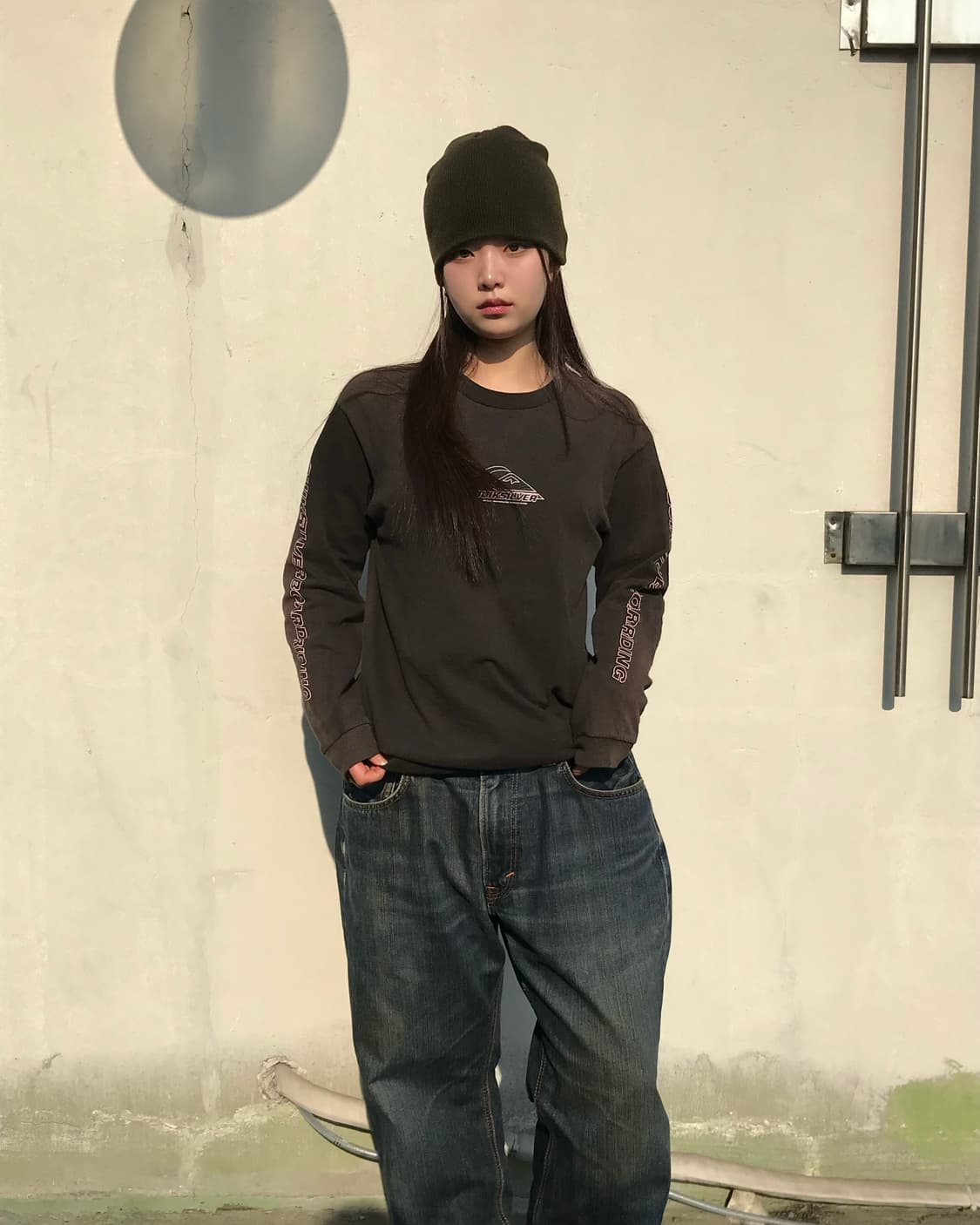 퀵실버 차콜 티셔츠 상품이미지4