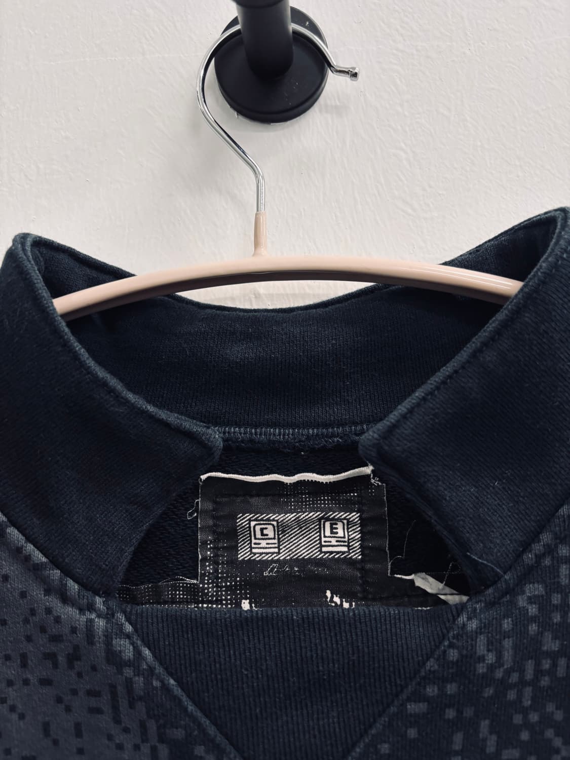 카브엠트 CAV EMPT 크루넥 맨투맨 블랙 상품이미지4