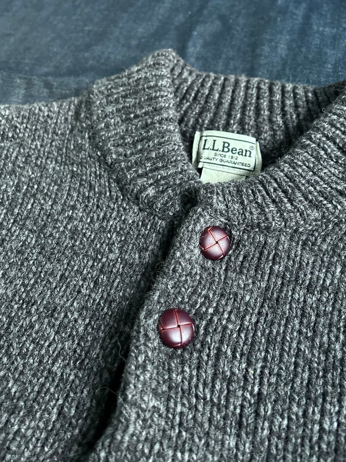 엘엘빈 2 버튼 헨리넥 램스울 스웨터 상품이미지4