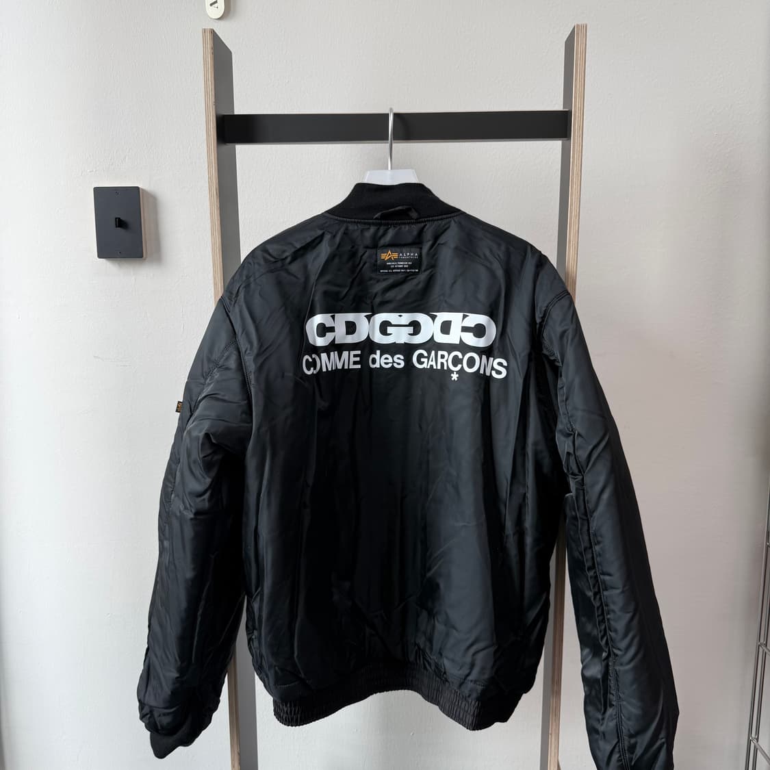 꼼데가르송 CDG 백 로고 리버 시블 MA-1 자켓 블랙 상품이미지1