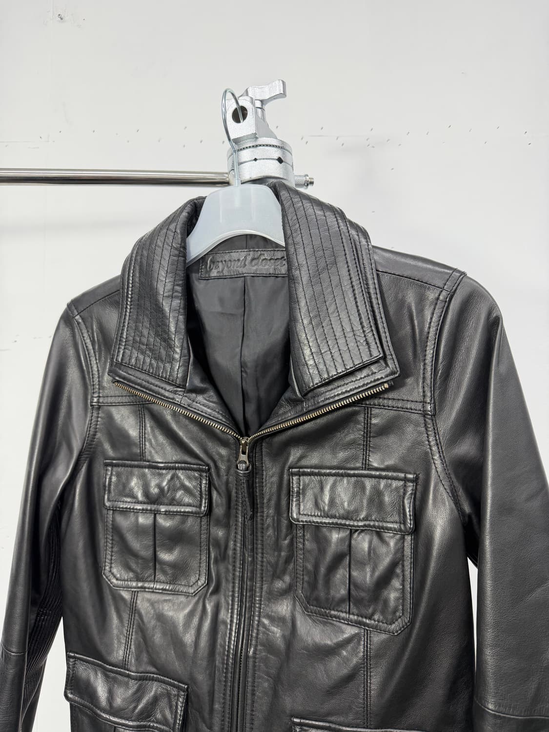 Lambskin layered high-neck jacket 상품이미지4