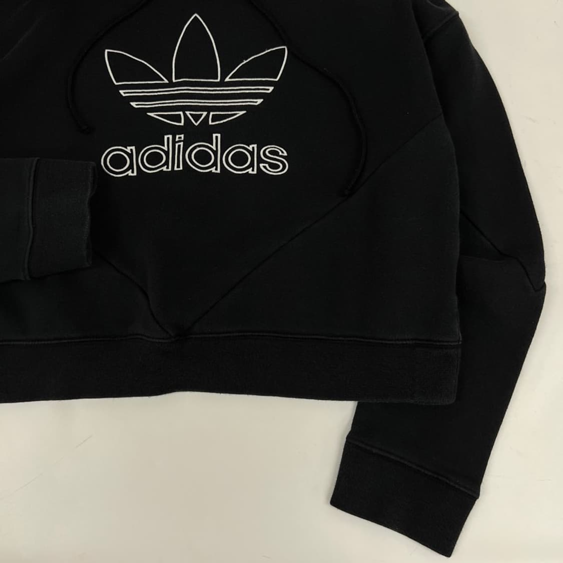 아디다스 크롭 후드티 상품이미지3